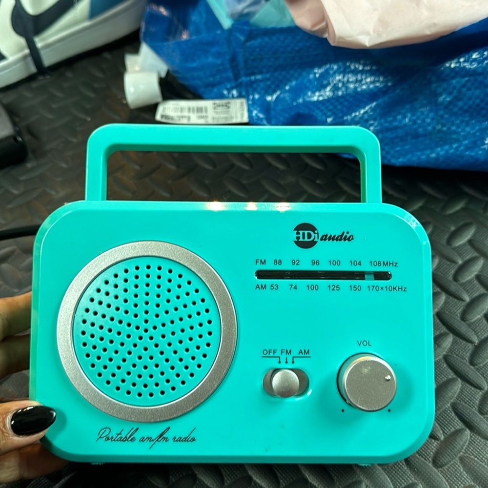 Portable  am/fm radio with cord